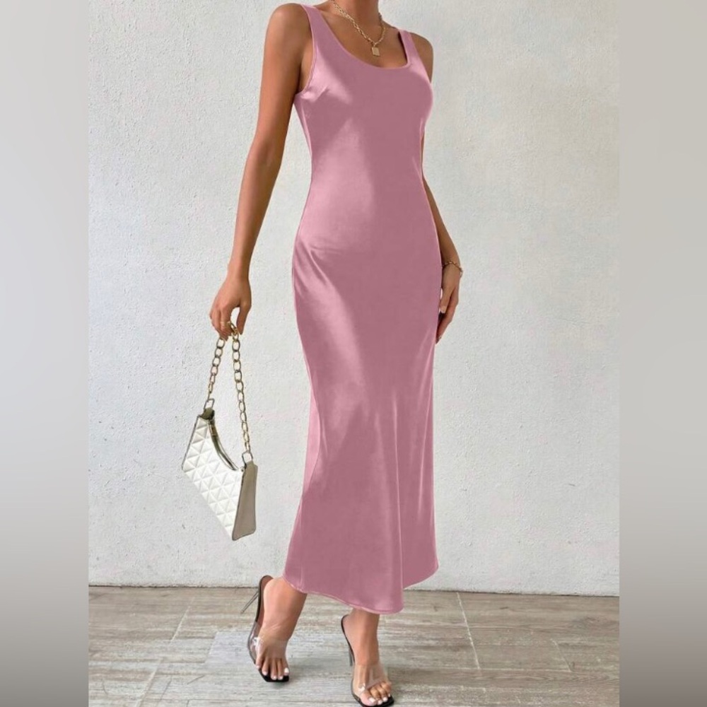 Sleek Pink Scoop Neck Maxi Dress - Picture 3 of 5